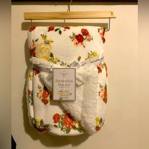 NWT Modern Baby baby blanket. Reversible.